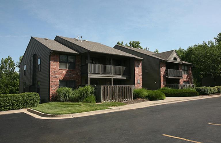 Hillsborough Apartments - Mission, KS